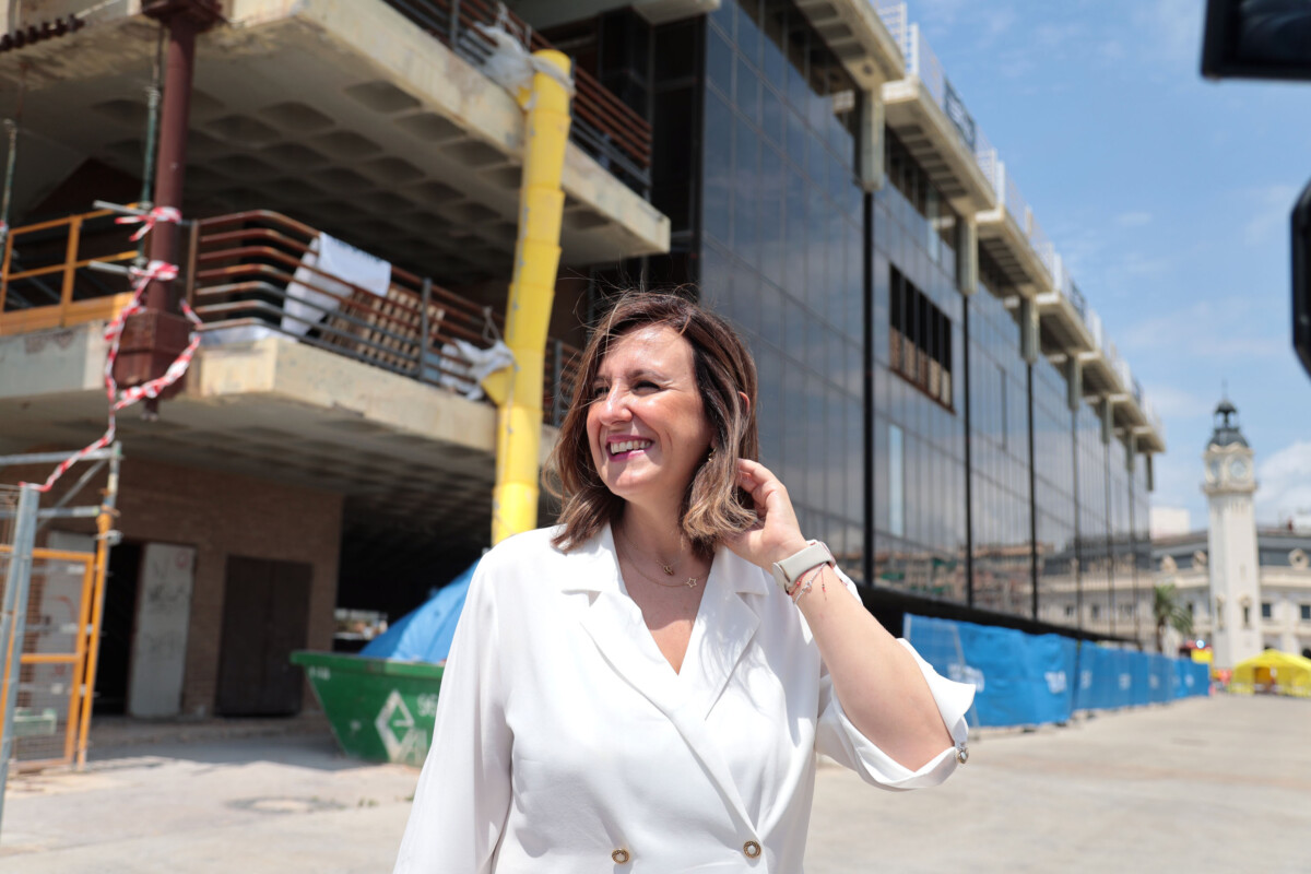Catalá visita las obras de La Terminal en la antigua estación marítima del Puerto de Valencia